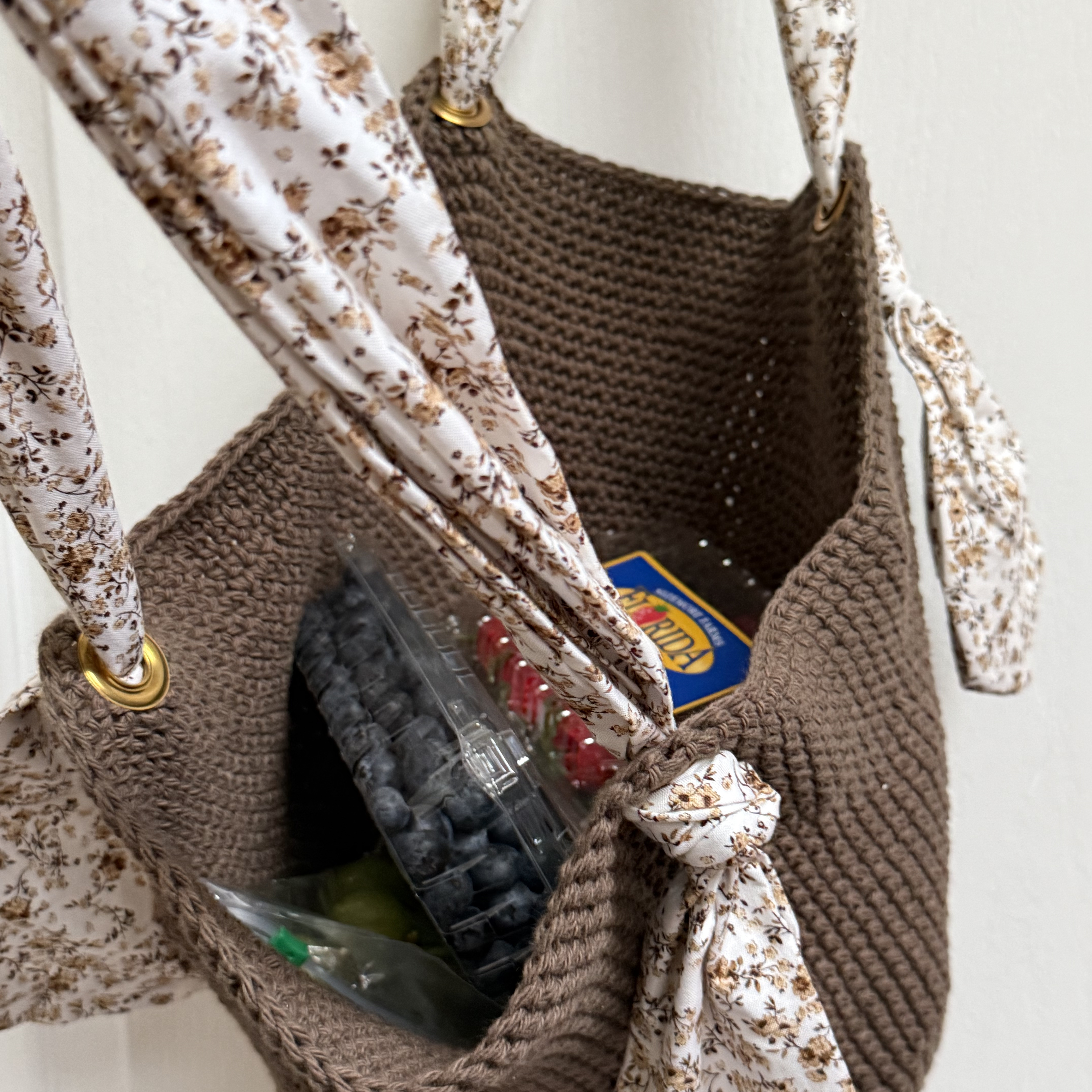 Mocha Picnic Tote image 8